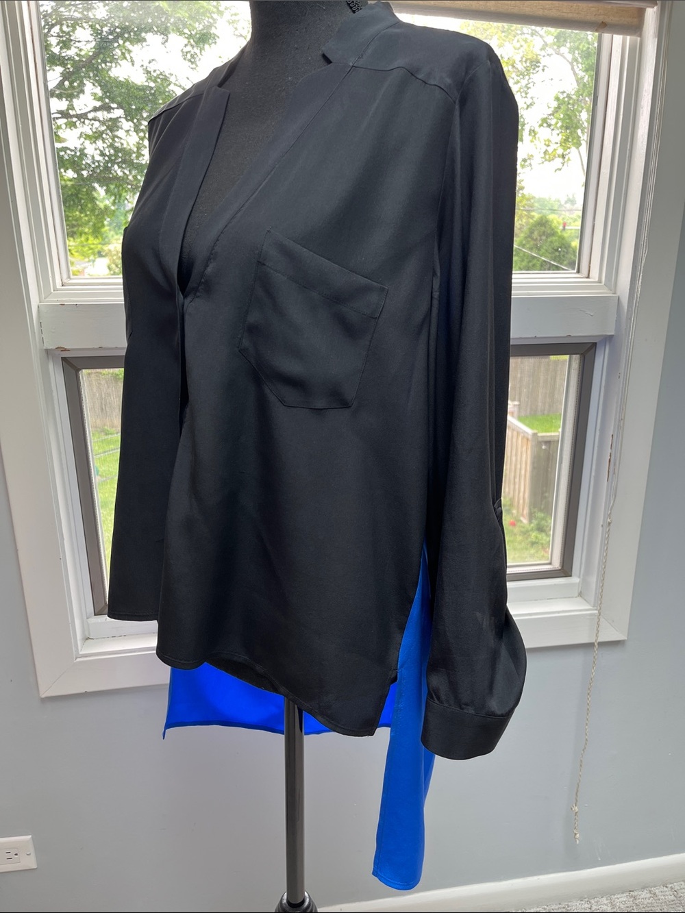 Mason Silk Black & Blue Contrast High-Low Button-Up Blouse Sz 6